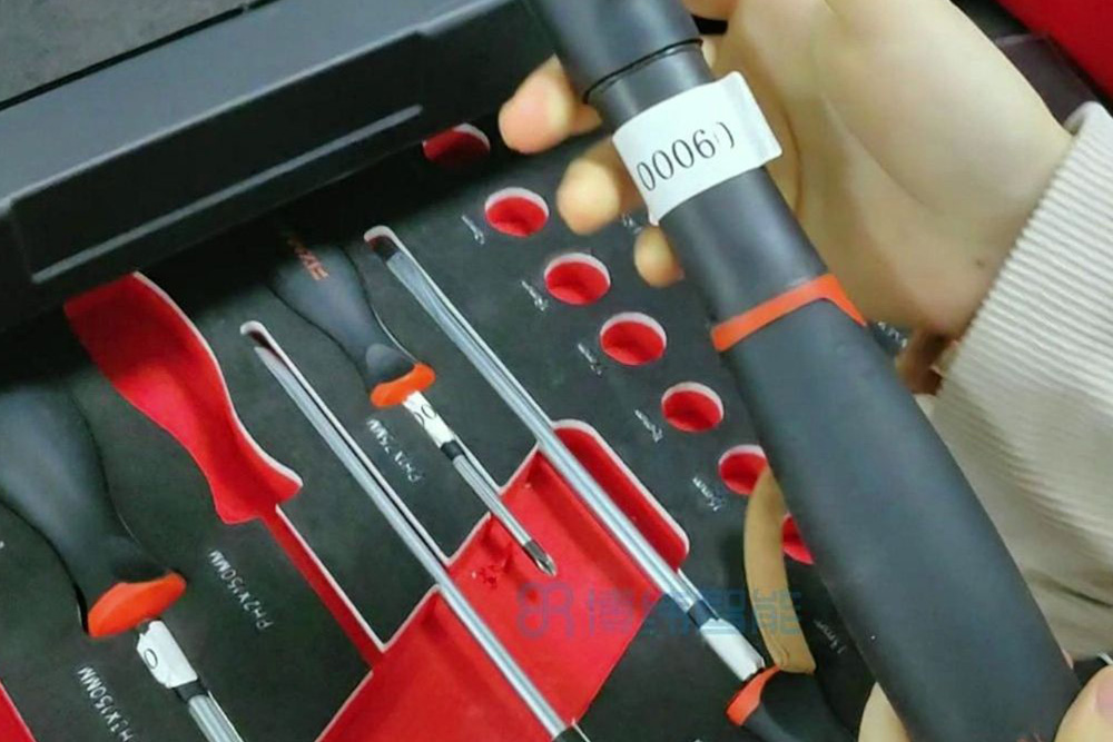 某铁路局物资管理新实践：RFID工器具柜如何实现无...