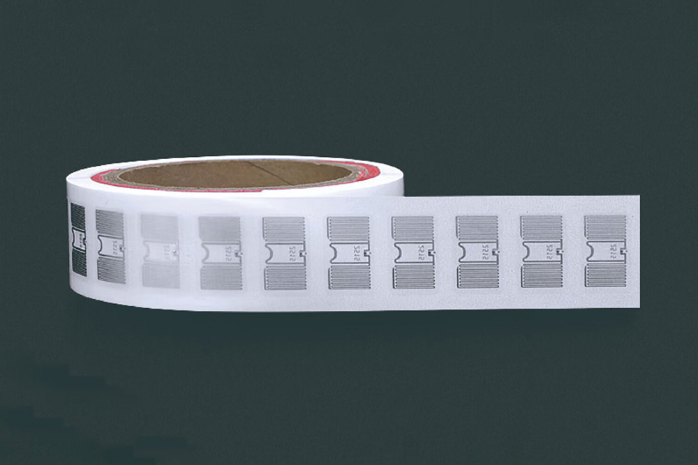 无源RFID标签的读取距离主要受哪些因素影响？